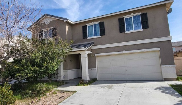 Spacious 6-bedroom house in fabulous Lancaster