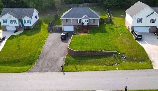 Spacious 6-bedroom house close to LU in Lynchburg with WiFi, AC