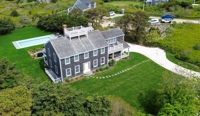 Spacious 6-bedroom House w/Pool - Walk to Beach!