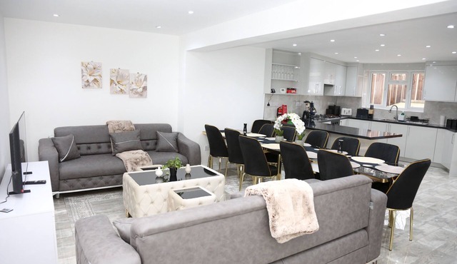 Spacious 6 Bedroom Home with Dedicated Office & Private Parking for 2-3 cars