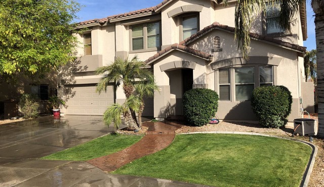 Spacious 6 bedroom home in east Mesa