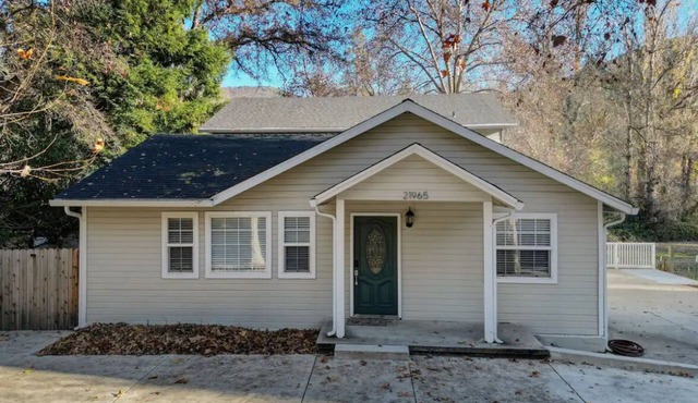 Spacious 6-bedroom home with ping pong table & large yard in enchanting Sonora