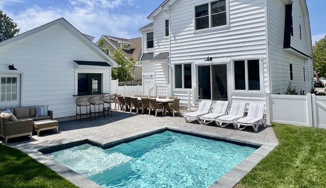 Spacious 6-bedroom house in charming Cape May with Pool & Great Location