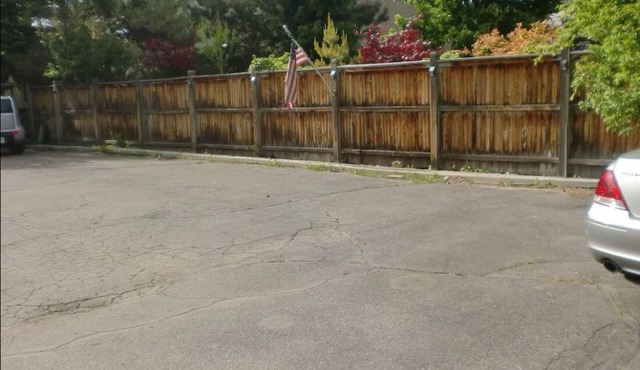 Spacious 6-bedroom house with WiFi and AC in amazing Holladay