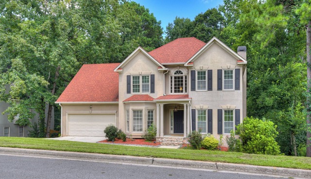 Spacious 6-bedroom house with fitness room, movie room, and ping pong table!