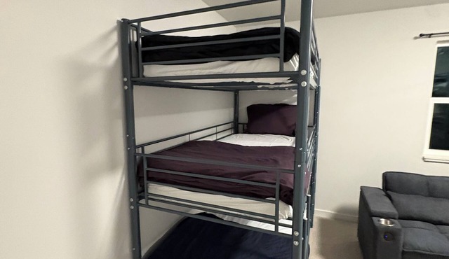 Spacious 6-bedroom house in beautiful McCammon with AC