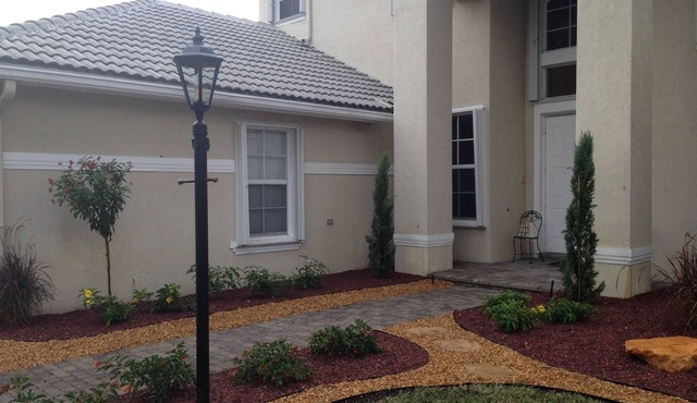 Spacious 6-bedroom house in wonderful Parkland with AC, fitness room, WiFi