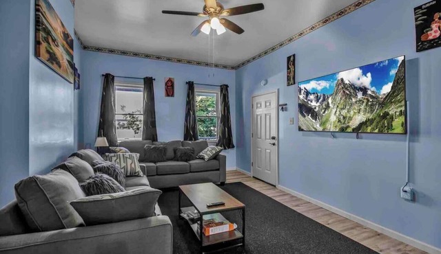 Spacious 6-bedroom house with WiFi, AC and free Parking in brilliant Buffalo