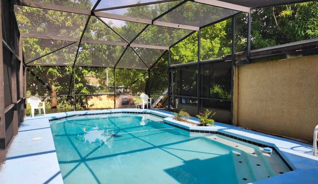 Spacious 6-bedroom house in charming Orlando with AC, WiFi