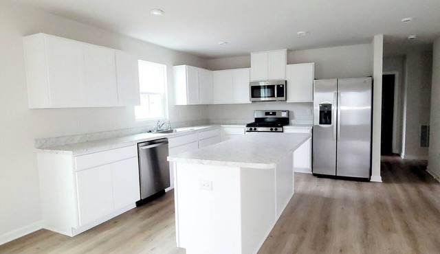 Spacious 6-bedroom house in adorable Sanborn with WiFi, AC. Near Niagara Falls.