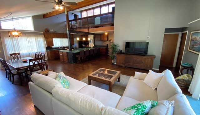 Spacious 6-bedroom house with AC in beautiful Waianae