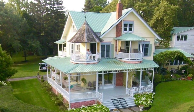 Spacious 6-bedroom house on Cayuga Lake in the heart of the Finger Lakes!