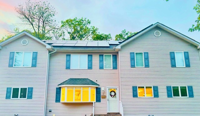 Spacious 6-bedroom house in Edison near TopGolf & Supercharge with AC, WiFi