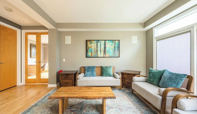 Spacious 6-bedroom house in welcoming Gurnee with AC, WiFi