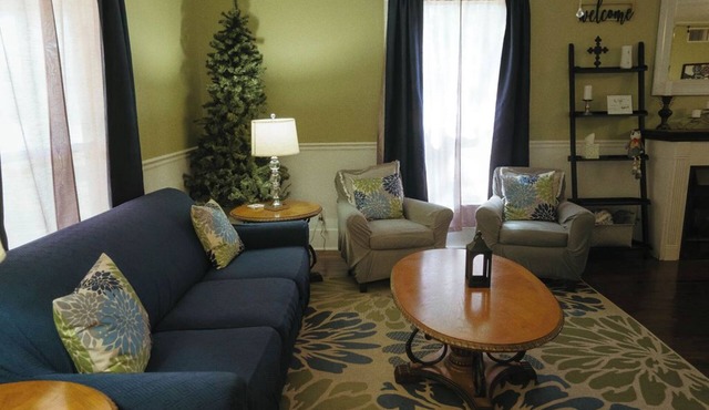 Spacious 6-bedroom house in Hearne with WiFi, AC