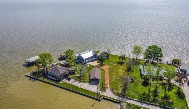 Spacious 6-bedroom lodge in tranquil Coldspring with welcoming Kitchen!