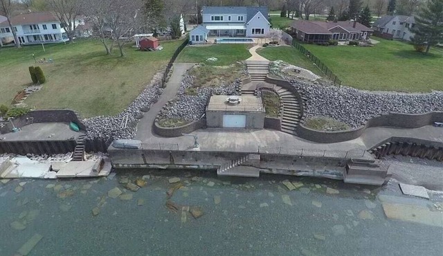 Spacious 6-Bedroom Lake-Front House with Heated Pool, Fire-Pit, 3.5 Baths