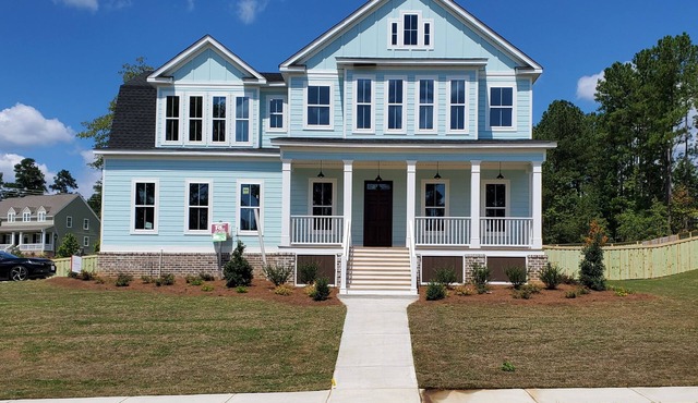 Spacious 6 bedroom on golf course (Masters Rental)