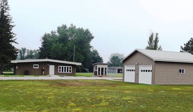 SPACIOUS 6-BEDROOM SINGLE LEVEL LODGE IN MEDINA, WIFI, AC, PARKING LOT, GARAGE