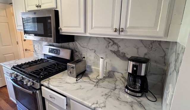 Spacious 6 bedroom in the heart of the city for families & working travelers