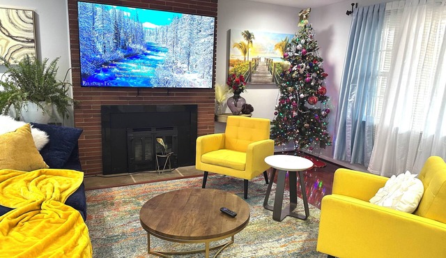 Spacious 6-bedroom house with WiFi, AC in fabulous Silver Spring