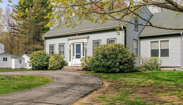 Spacious 6 BR Condo – Ten minutes to the beaches