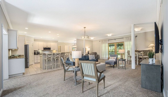 Spacious 6 BR Harbor Springs home- walk to town, short drive to beaches/slopes!