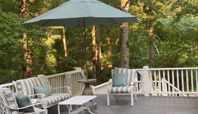 Spacious 6-BR, On-Campus Home in Sewanee w/Lovely Porch, Outdoor Fireplace & TV