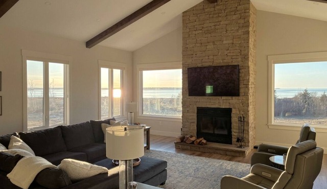 Spacious 6 BR Water view home - Sleeps 11 - Private - Near beach