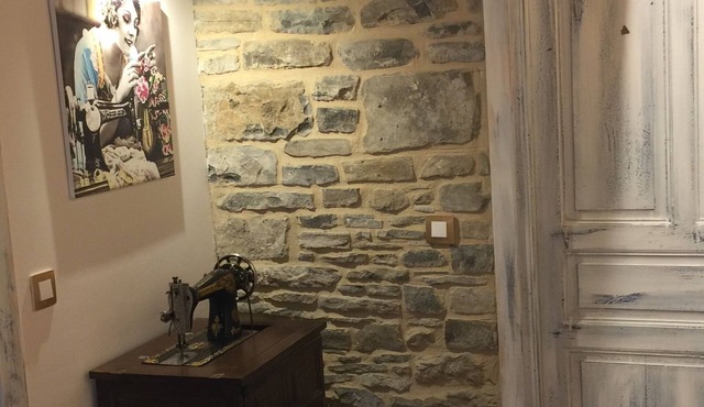 Spacious 6-person apartment in village house close to skiing and hiking
