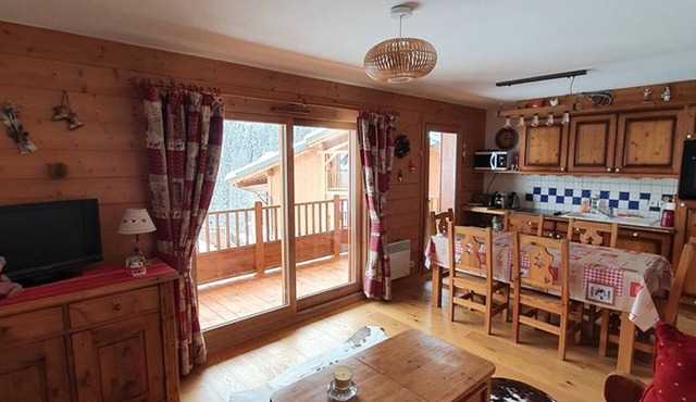 Spacious 6-Person Apartment with Pool, Balcony, and Parking