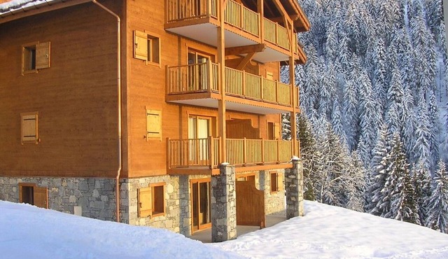 Spacious 6-Person Apt with Pool, Terrace & Forest View in Crest-Voland