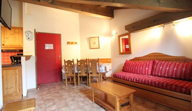 Spacious 6-person apartment at the slopes with parking and WIFI