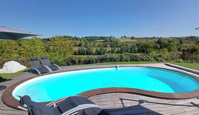 Spacious 6-person ground floor villa with pool, garden & Chalais chateau views.