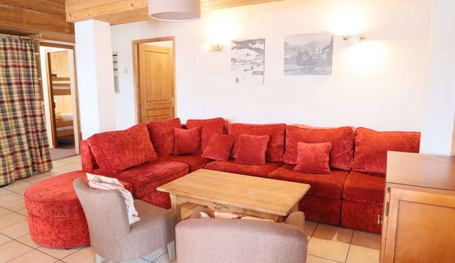 Spacious 6-Room Apartment for 13 – Central Location, Near Slopes, WiFi, Linens Included in Winter