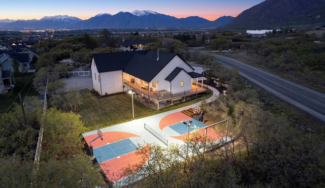 Spacious 6000 sqft Retreat with Pickleball Court & Entertainment Galore