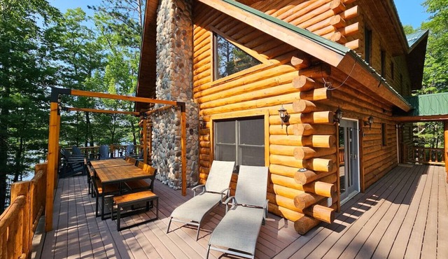 Spacious 6bed/6bath Lakefront Cabin 5mins to Cable