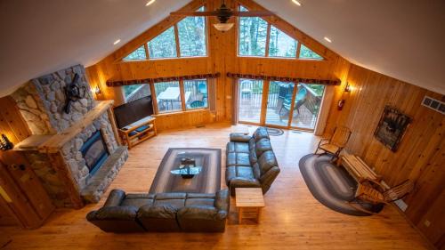 Spacious 6Bedroom Cabin Style Home - Sleeps 18 - Near Birch Lake - Timber Bay - Parking - CB13