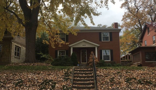 Spacious 6BR, 10 bed Derby House. Walk to the track.