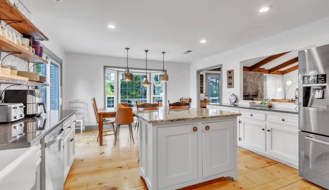 Spacious 6BR/10Bed~Pet & Family Friendly + HOT TUB