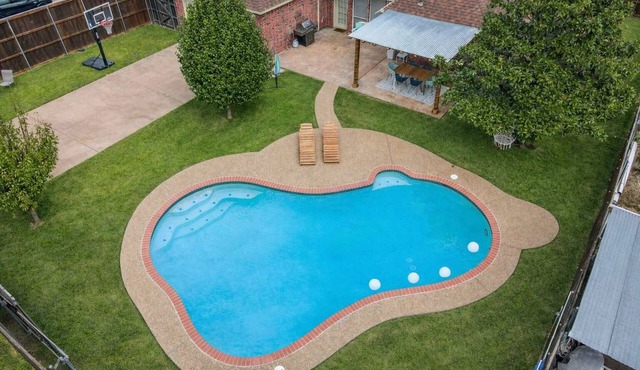 Spacious 6BR/3.5BA/Pool, Hot Tub & Game Room
