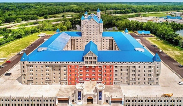 Spacious 6BR 6BA Grand Castle Apartment Near Downtown