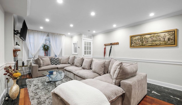 Spacious 6BR En Suite Rittenhouse Home! Sleeps 14!