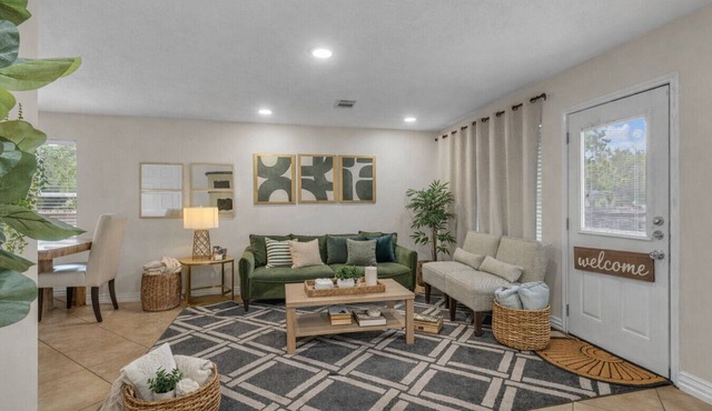 Spacious 6BR Family Home | Quiet & Convenient