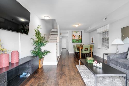 Spacious 6BR Family Sleeps Groups Parking