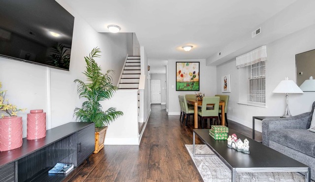 Spacious 6BR Home | Carytown | Sleeps Groups | Parking
