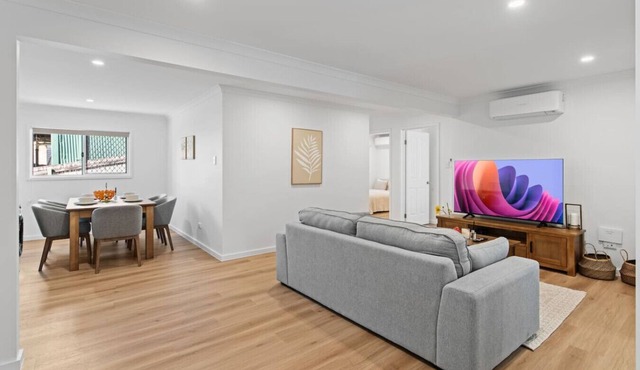 Spacious 6BR Home Near Brisbane CBD & RBWH