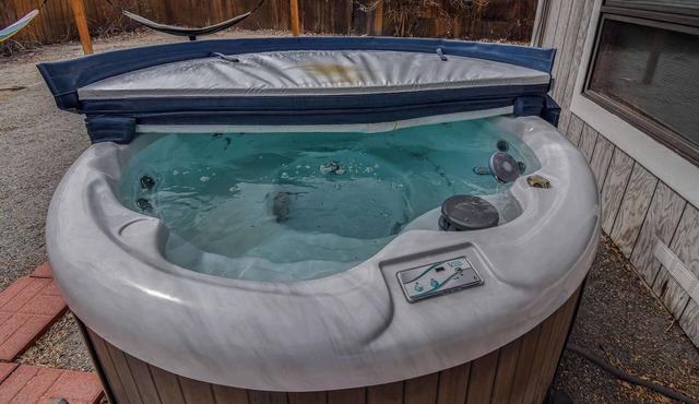 Spacious 6BR Home with Hot Tub, Hammocks and Firepit