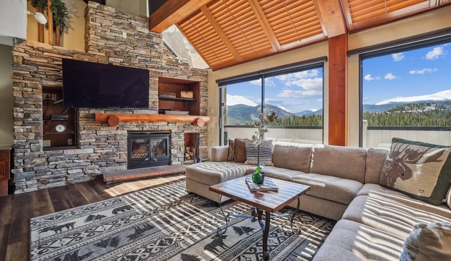 Spacious 6BR in Breckenridge with great views at Beaver Run Black Diamond Penthouse!