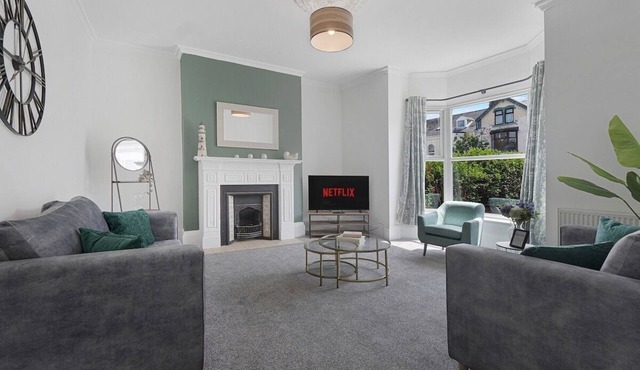 Spacious! 6BR in Beach Road